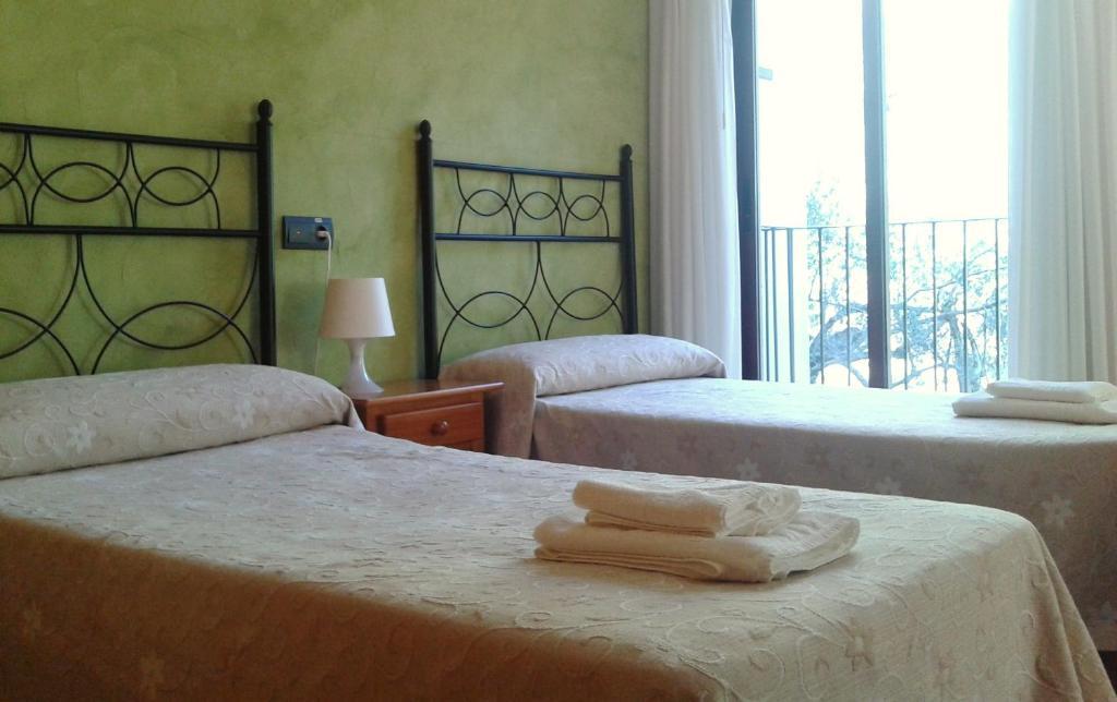 Hotel Restaurante Vinas Viejas Fuentes de Ayodar Room photo